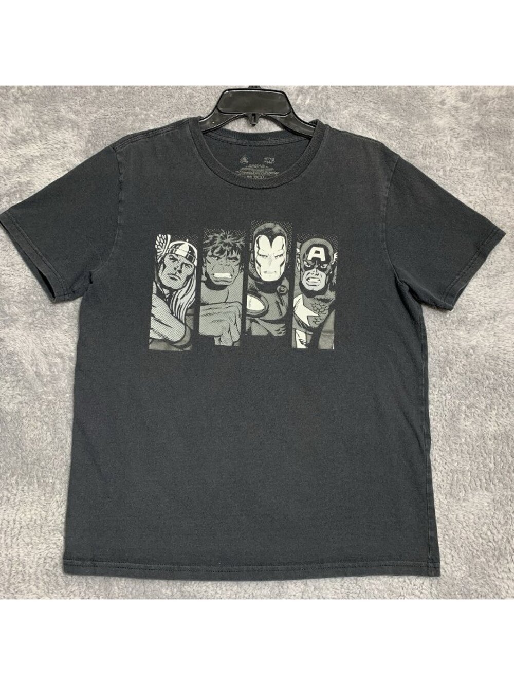 Disney Marvel Avengers T-Shirt Mens Medium Black Thor Hulk Iron Man Cap America